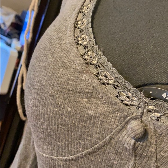 🤍 Grey Crop-Top 🤍 - Picture 4 of 6